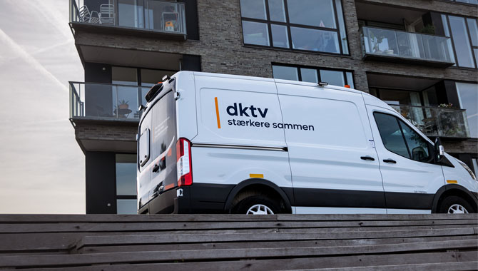 Flot Teknikerbil Med Dktv Logo København Mobil